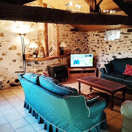 La Longère Du Plessis Mornay, 30 Min Du Puy Du Fo, Wifi, Parking, Jardin