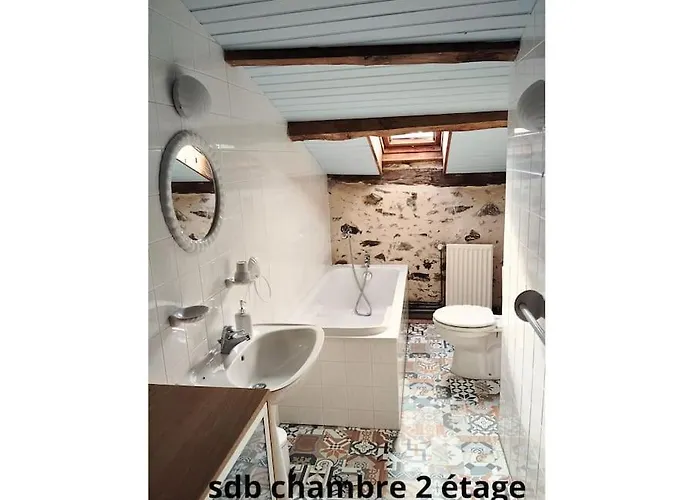 Сasa de vacaciones La Longere Du Plessis Mornay, 30 Min Du Puy Du Fo, Wifi, Parking, Jardin *