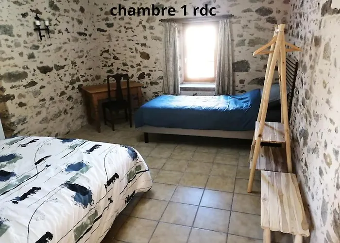 Сasa de vacaciones La Longere Du Plessis Mornay, 30 Min Du Puy Du Fo, Wifi, Parking, Jardin *