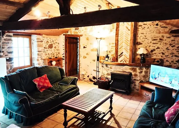 Сasa de vacaciones La Longere Du Plessis Mornay, 30 Min Du Puy Du Fo, Wifi, Parking, Jardin La Foret-sur-Sevre